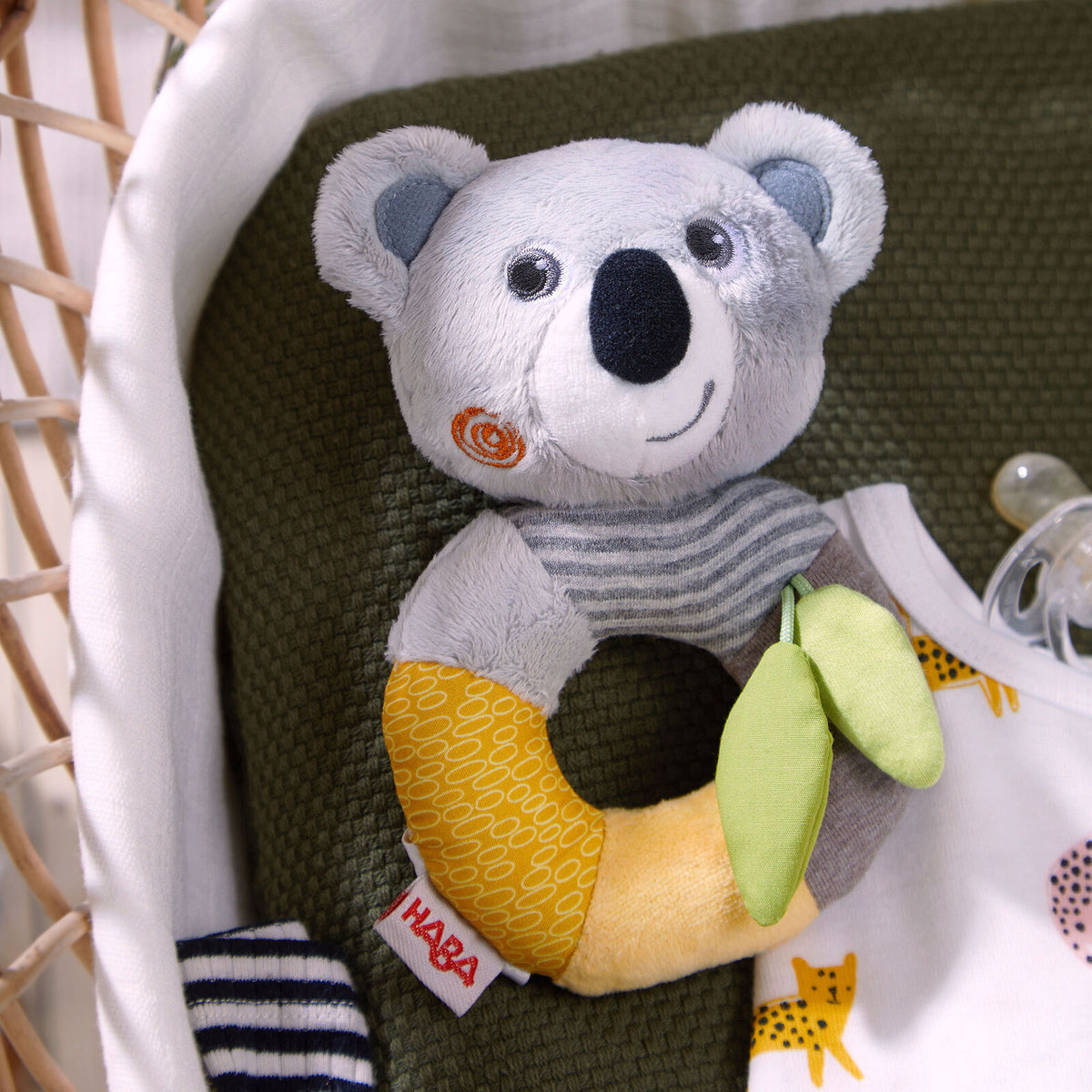 CUDDLY KOALA CLUTCHING TOY
